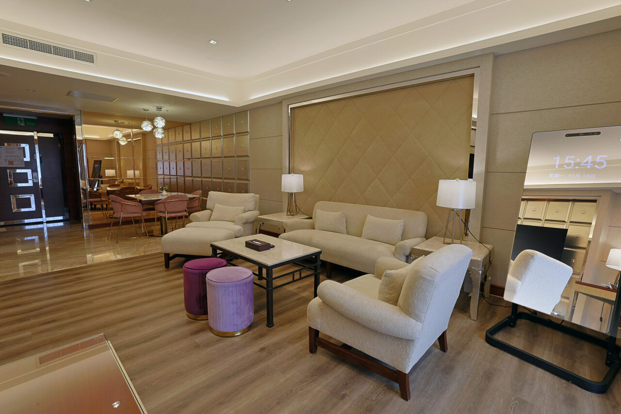 宮廷大套房客廳