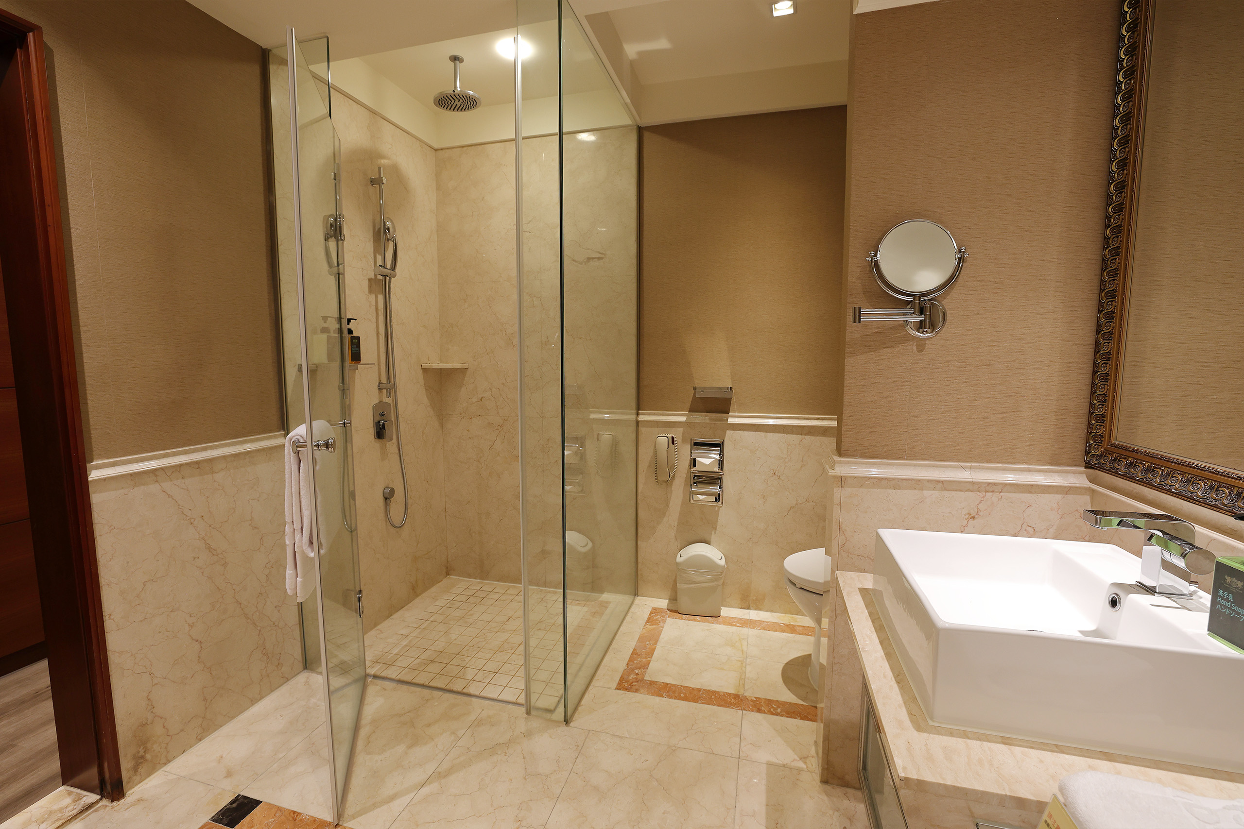 宮廷大套房浴室